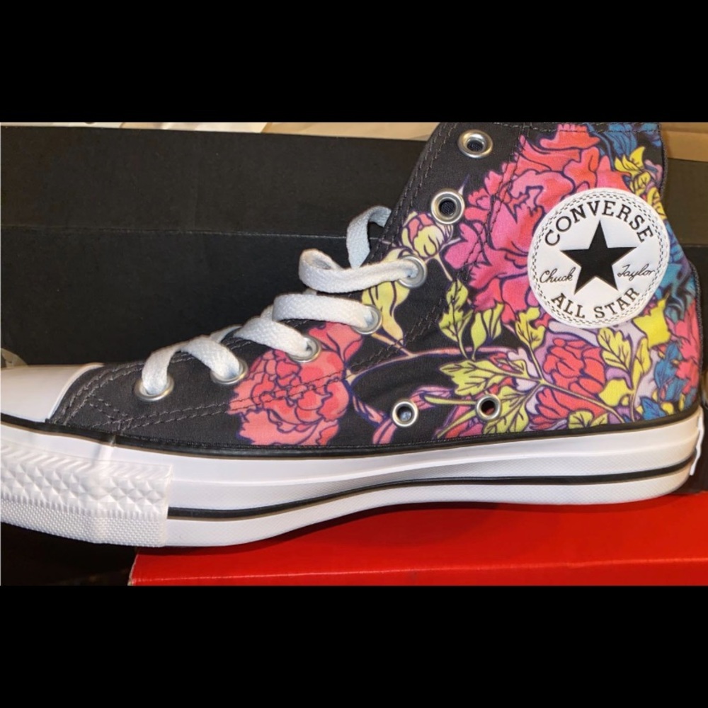 Floral - Black, White & Multi Hi 559436F women’s 7